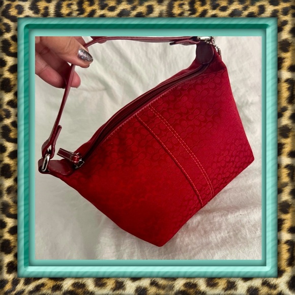 đź‘‘âś…PRICE FIRMâś… COACH Red Monogram Handbag - Picture 1 of 16